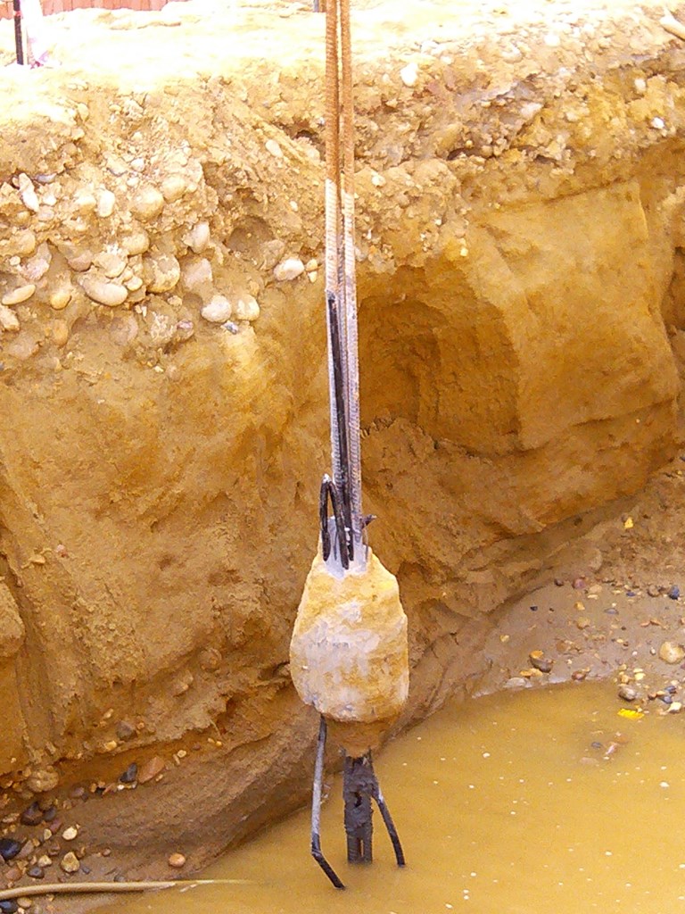 对中密砂卵层抗浮锚杆施工的一点看法